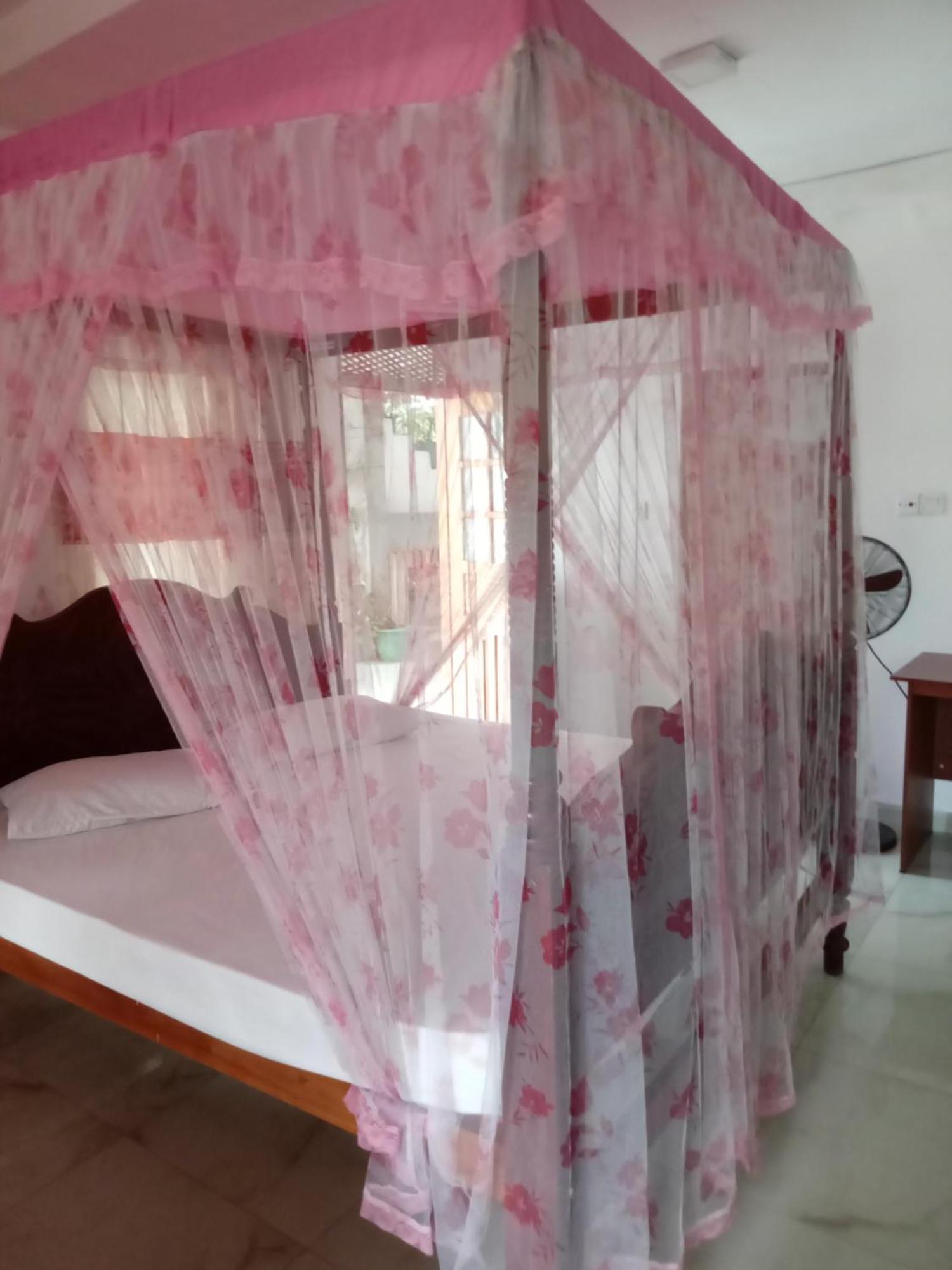 Old Town Hotel Канди Екстериор снимка