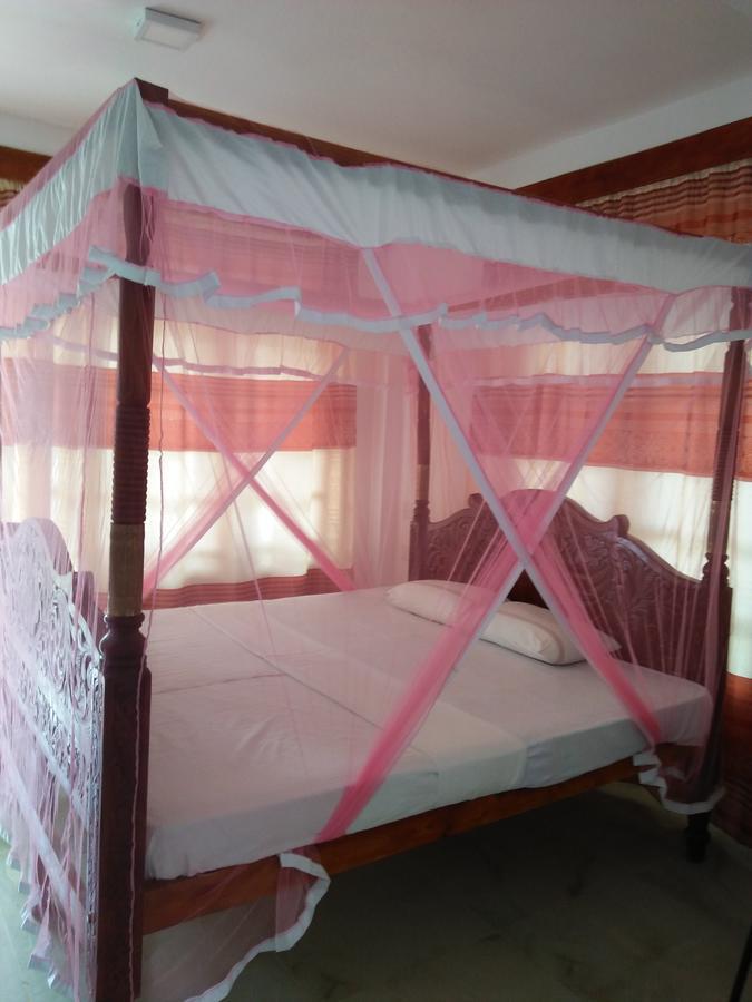 Old Town Hotel Канди Екстериор снимка
